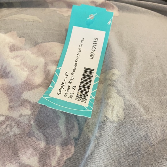 NWT woman's floral dress - 2x PERFECT for summer!!! - Picture 9 of 9